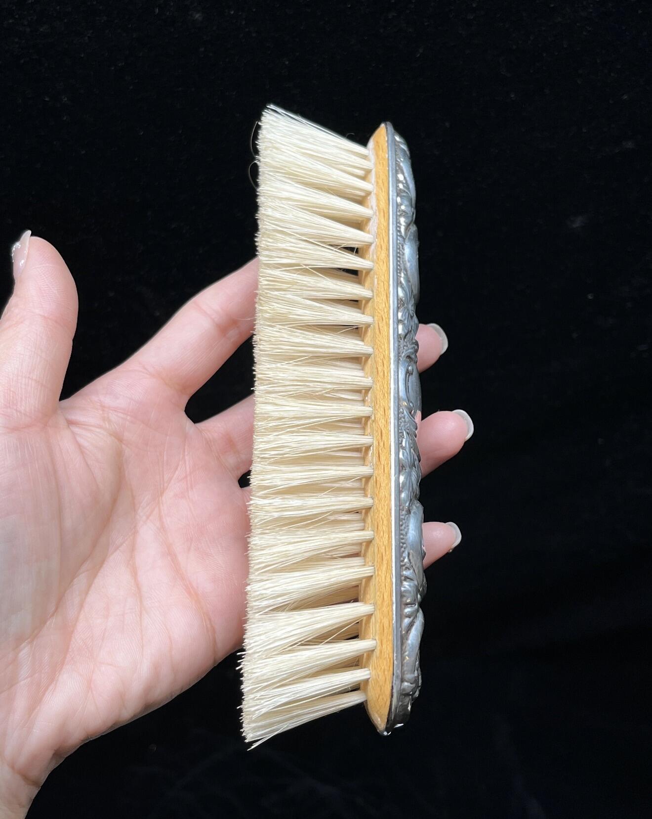 回流银器杂项 250克欧洲风格20世纪左右银刷一组，点测表面局部含银量92%左右