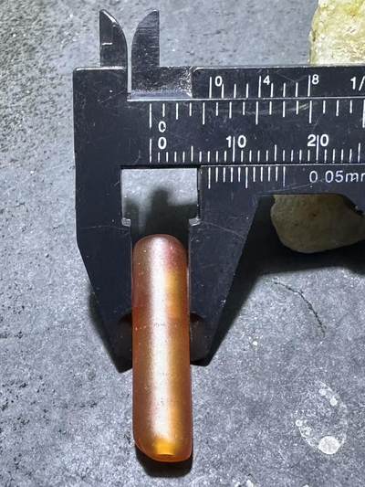 高玉化酒红色缠丝玛瑙通货直桶，桶珠一颗， 高玉化酒红色缠丝玛瑙通货直桶，桶珠一颗，