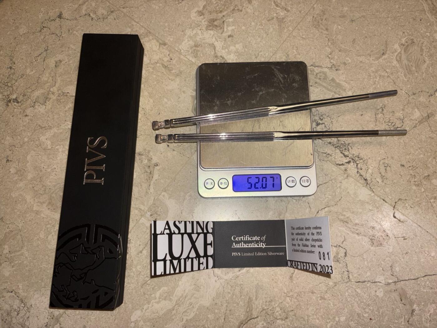 盛世勋华——号角文化勋章邮票专场拍卖第299期 号角和她的朋友们 来自塞尔维亚的品牌PIVS品牌，总重52克， 999纯银筷子，银价1100+。带证书，限量发行，编号081，带原盒