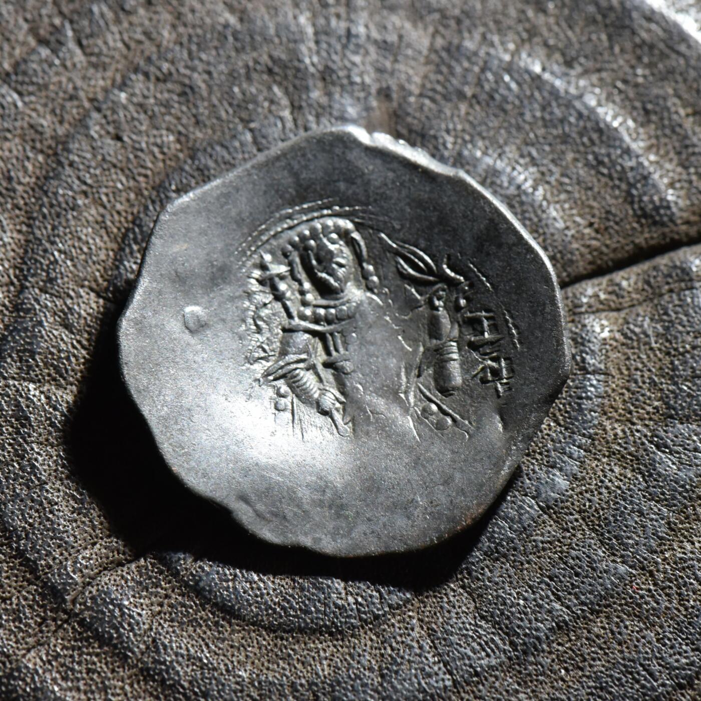 【良泉】【春节前最后一场】2月5日晚19.30点开拍！208组，本场结束后预存钱币的朋友请告知，将连同本场拍品一起邮寄，预祝诸位春节愉快！ 【藏家出品B】拜占庭帝国 公元1185-1195年 伊萨克二世 特拉奇铜币，3.4克