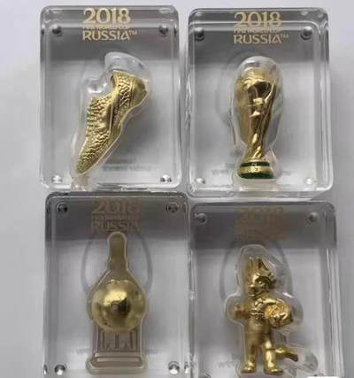 洪涛臻品批发群 精选邮票限时拍卖第1272期  2018世界杯金砖大全套（纯银版）；材质:Ag999纯银。 含999纯银11克，表面镀金。证书齐全，带防伪，有较高的收藏价值，永久保真，喜欢不要错过《此拍品包邮》