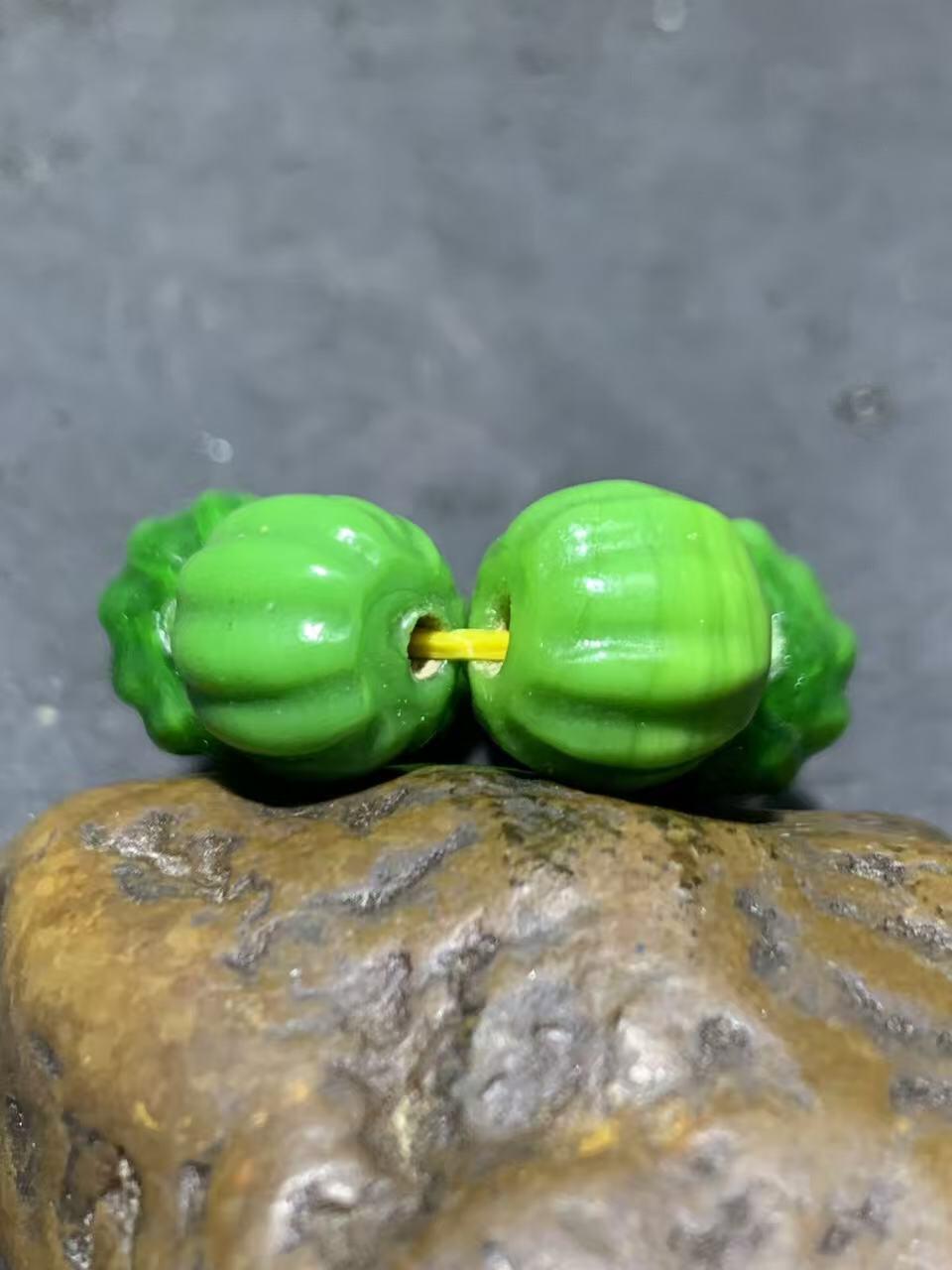 建国前后库存上等松石绿色琉璃瓜珠一组