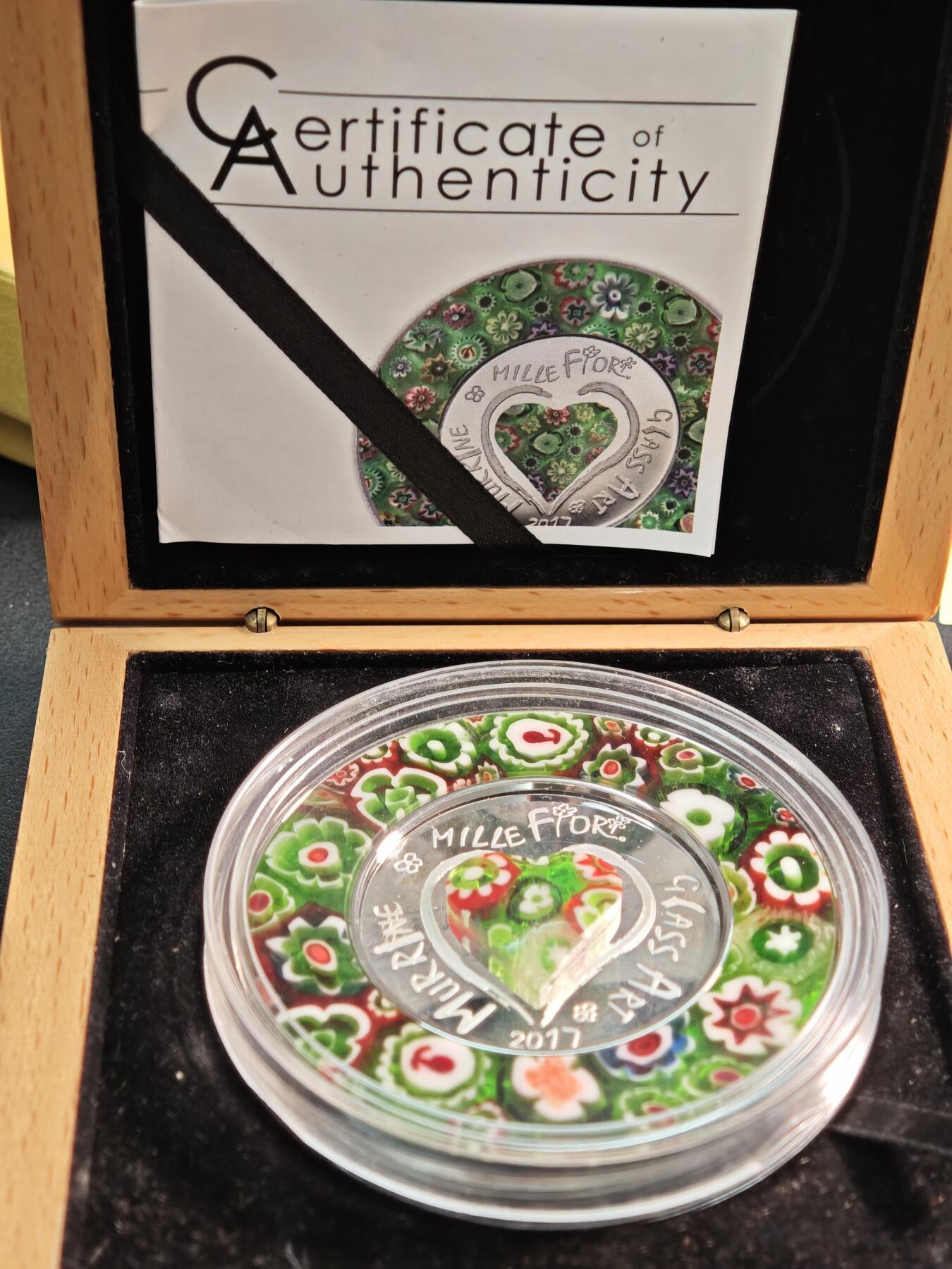 【德藏】世界币章拍卖第162期（拍品征集中~欢迎藏友联系）  2017年 库克玻璃艺术高浮雕彩色精制纪念大银币 原盒 原证书 65mm 20g 999银