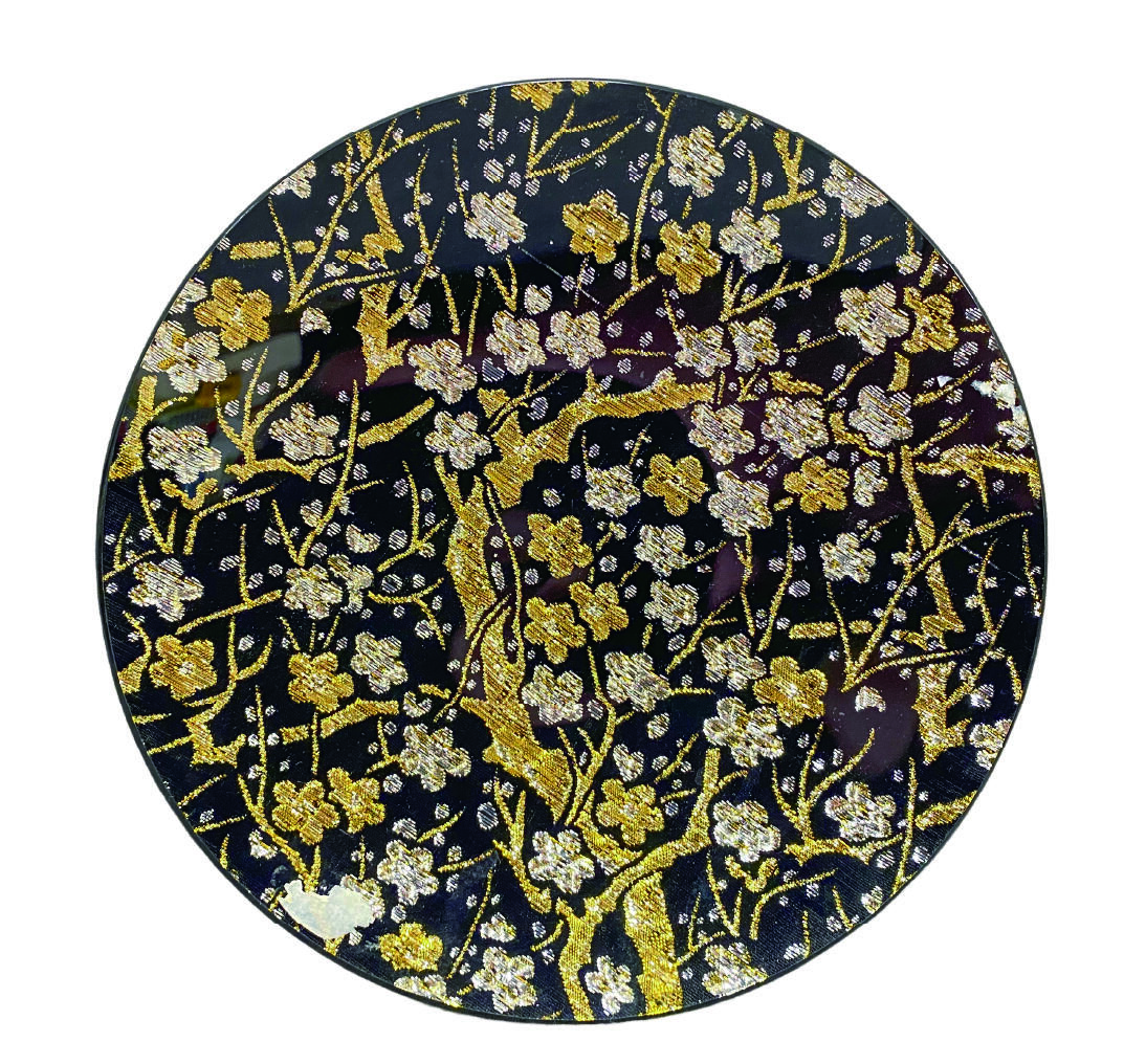 上海拍卖行2025年秋季古董珍玩拍卖会 日本手工西阵织(Kano)金银线绢丝梅花赏盘(直径:24cm)