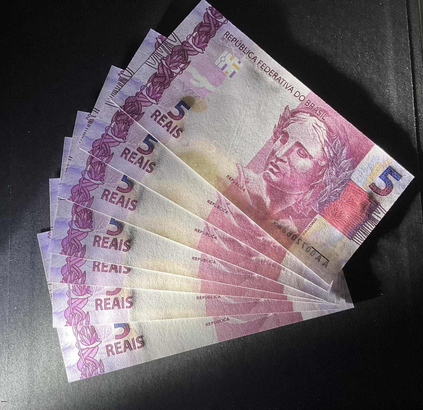 【礼羽收藏】🌏世界钱币拍卖第120期 巴西5雷亚尔2010版首发AA冠首版首签，人物雕像与白鹭 凹版印刷设计精良美观，7张，刀拆绝品(平台售卖价供参考)