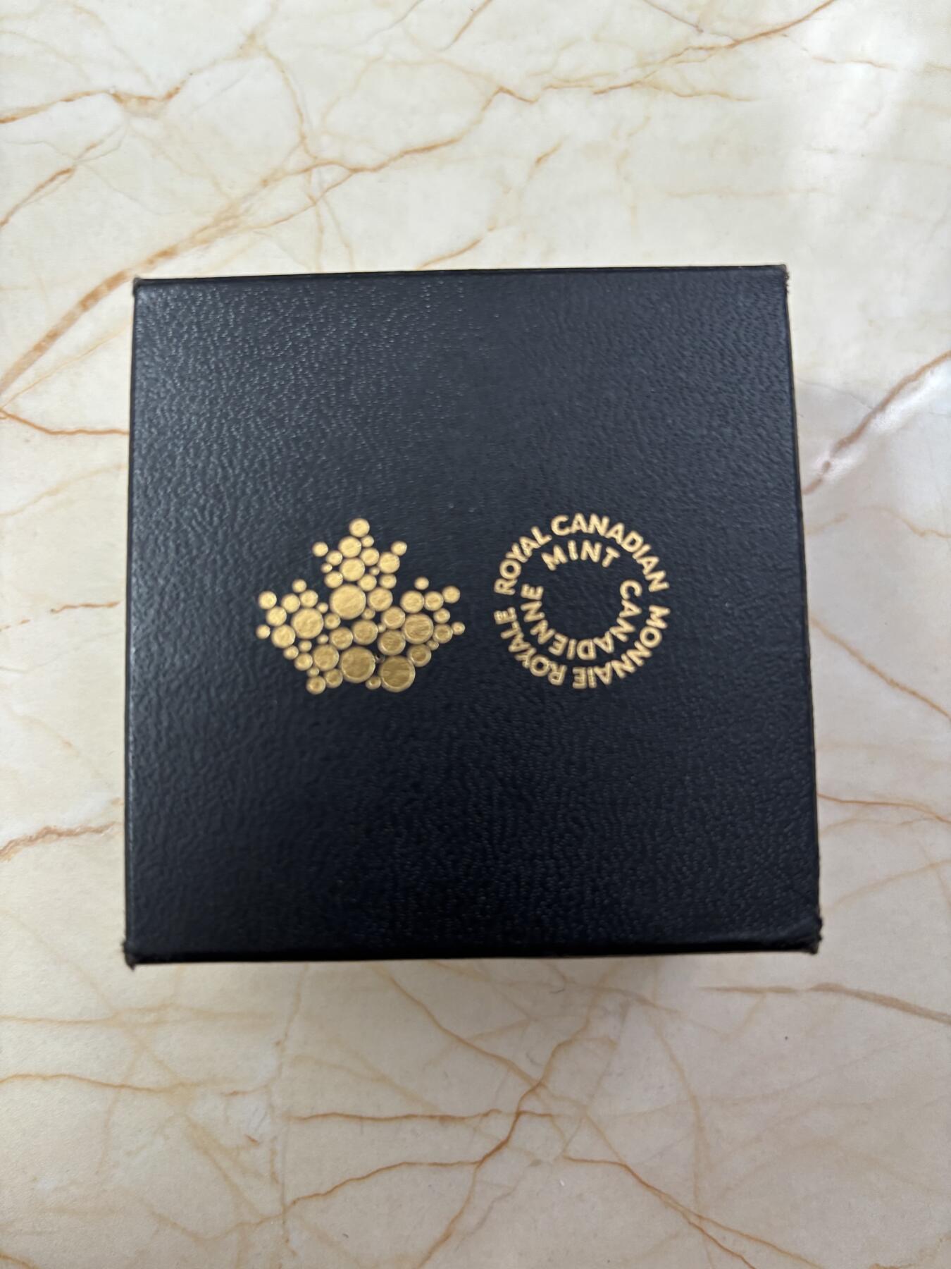 第188期拍卖 加拿大2015年圣诞节系列麋鹿镶嵌黄水晶银币,9999银，1盎司，发行量7500枚