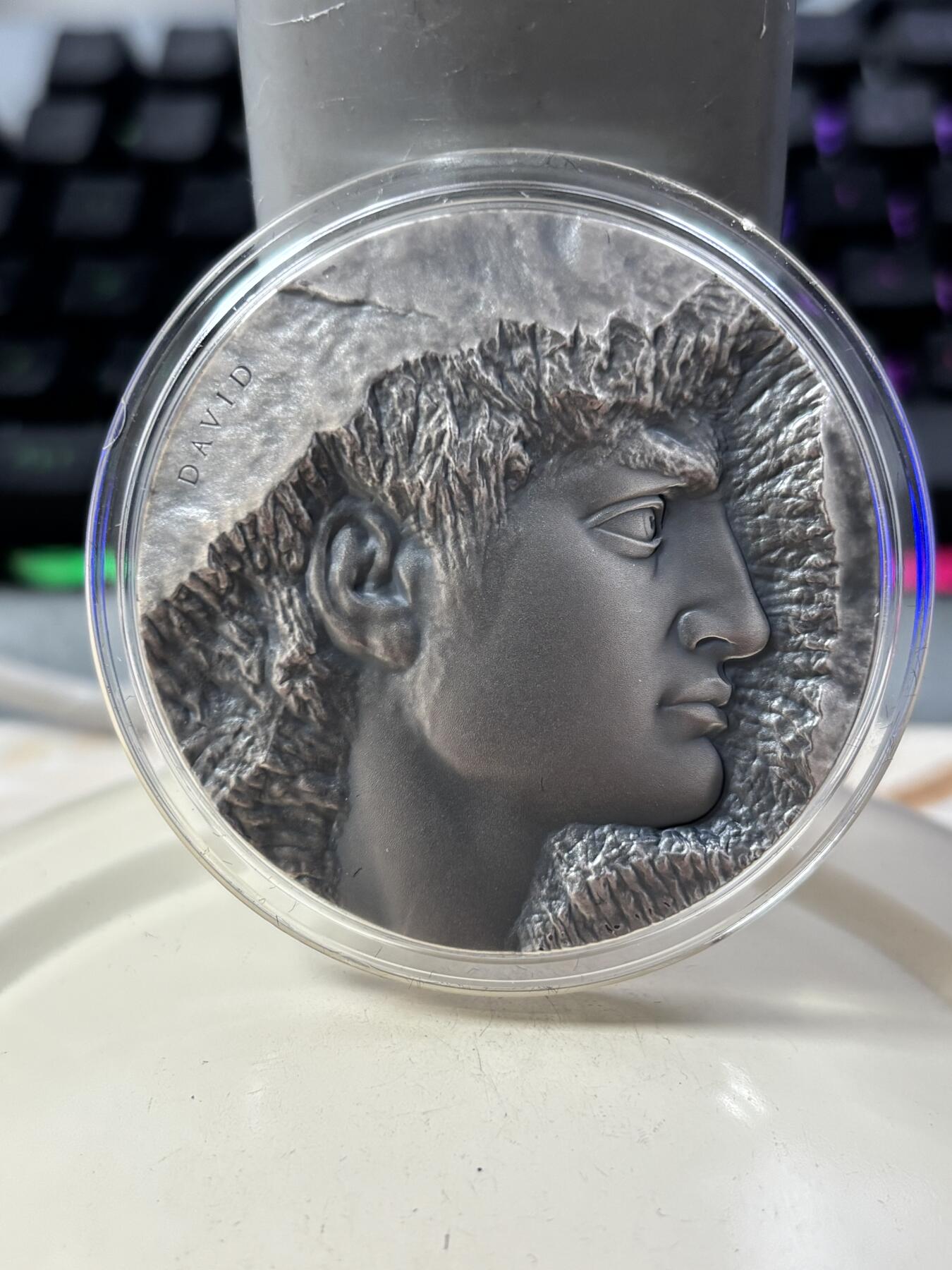 第188期拍卖 纽埃2022年雕塑系列1大卫2盎司高浮雕仿古纪念银币，999银，发行500枚