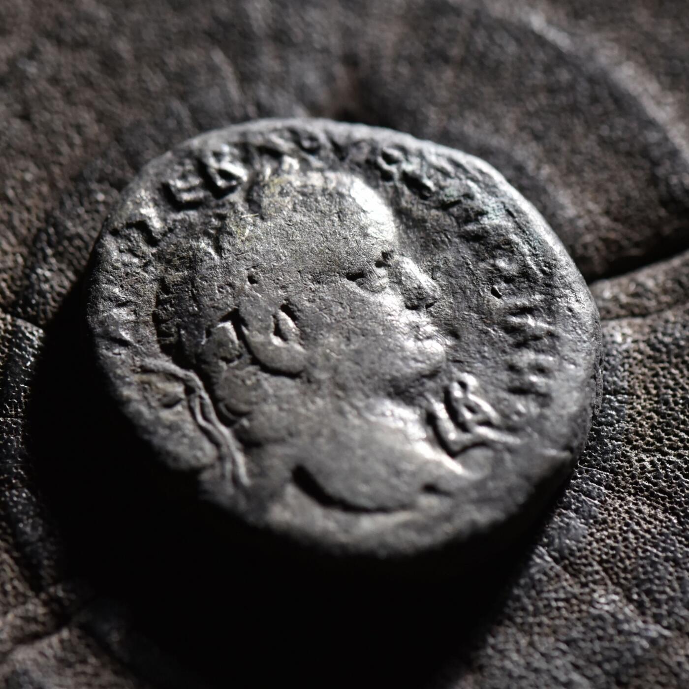 【良泉】【春节前最后一场】2月5日晚19.30点开拍！208组，本场结束后预存钱币的朋友请告知，将连同本场拍品一起邮寄，预祝诸位春节愉快！  【藏家出品A】10.48克，古罗马帝国，埃及行省，公元70年【少见】弗拉维王朝第一位皇帝韦斯巴芗，背胜利女神 四德拉克马银币，亚历山大港造币厂打制