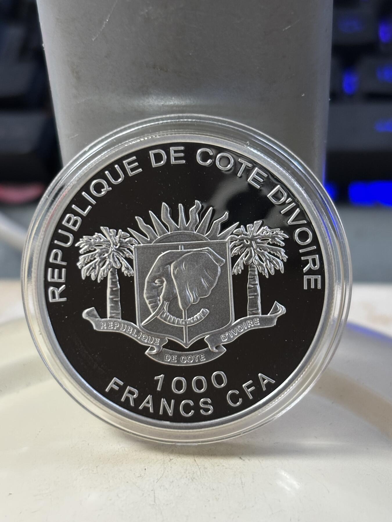 第188期拍卖 获奖币科特迪瓦2010年猛犸象镶嵌精制纪念银币，25克，925银，发行量2500枚，世界25种最美钱币之一