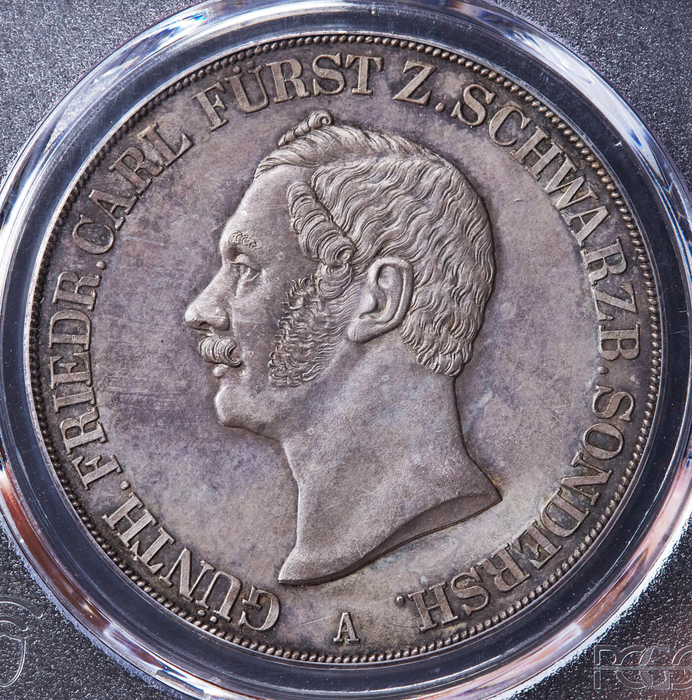 【俄甄集藏】“万象更新、马呈祥瑞”迎新春俄甄精品场-2026年(047)01-21 星期三 晚 19:30 全场包邮 德国施瓦茨堡-松德斯豪森公国1854年金特·弗里德里希·卡尔二世亲王A版2泰勒野人盾徽大银币，PCGS MS64，亚军，紫罗兰酱彩老包浆，原光品相，底板凝霜，发行量只有8600枚，大名誉品种