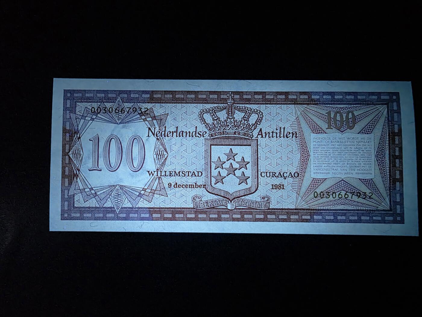 叁拾收藏第34期 安的列斯1981年100盾  UNC