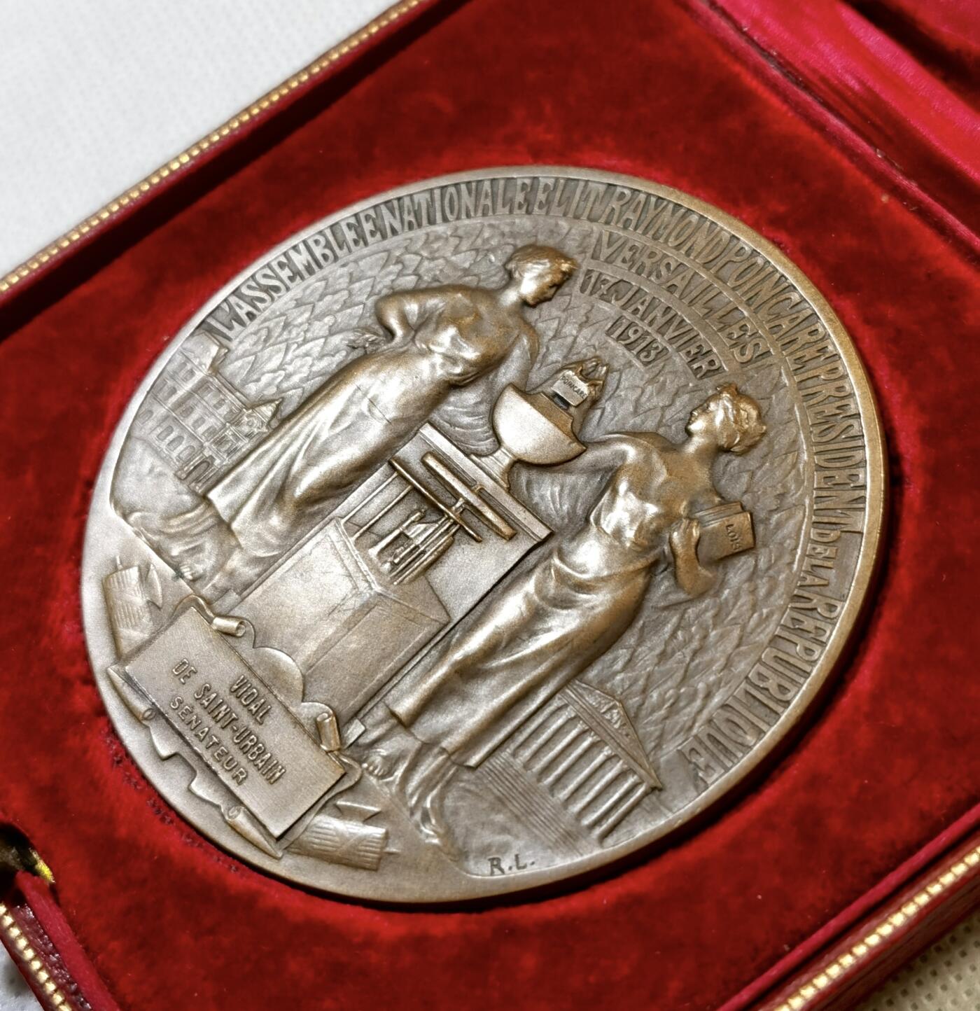 甄臻铺-世界币章拍卖（第48期）精品场拍品征集中，送拍享返佣金等优惠多多