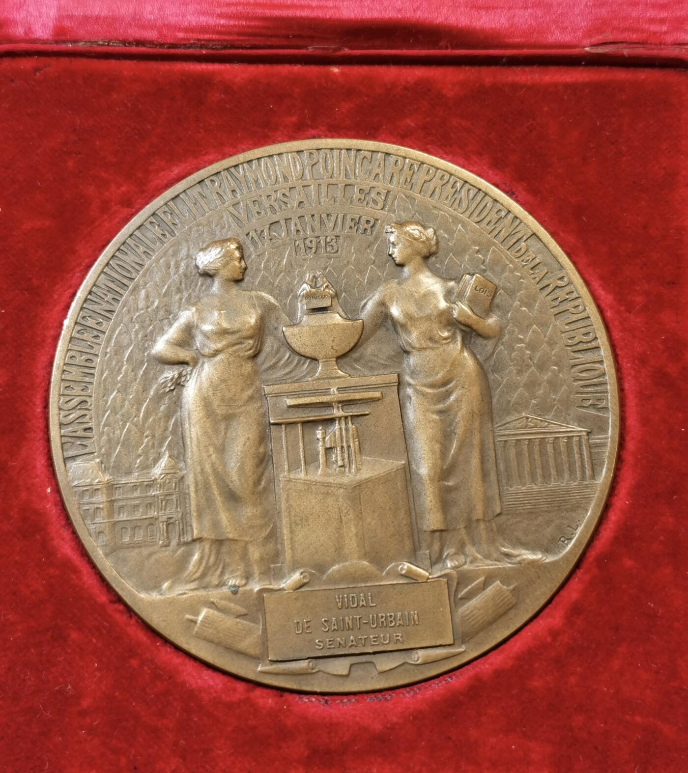 甄臻铺-世界币章拍卖（第48期）精品场拍品征集中，送拍享返佣金等优惠多多