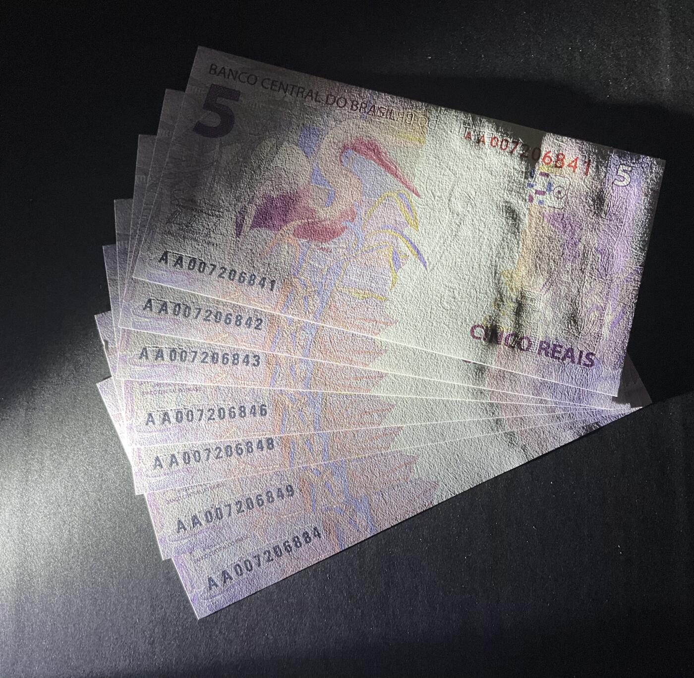 【礼羽收藏】🌏世界钱币拍卖第120期 巴西5雷亚尔2010版首发AA冠首版首签，人物雕像与白鹭 凹版印刷设计精良美观，7张，刀拆绝品(平台售卖价供参考)