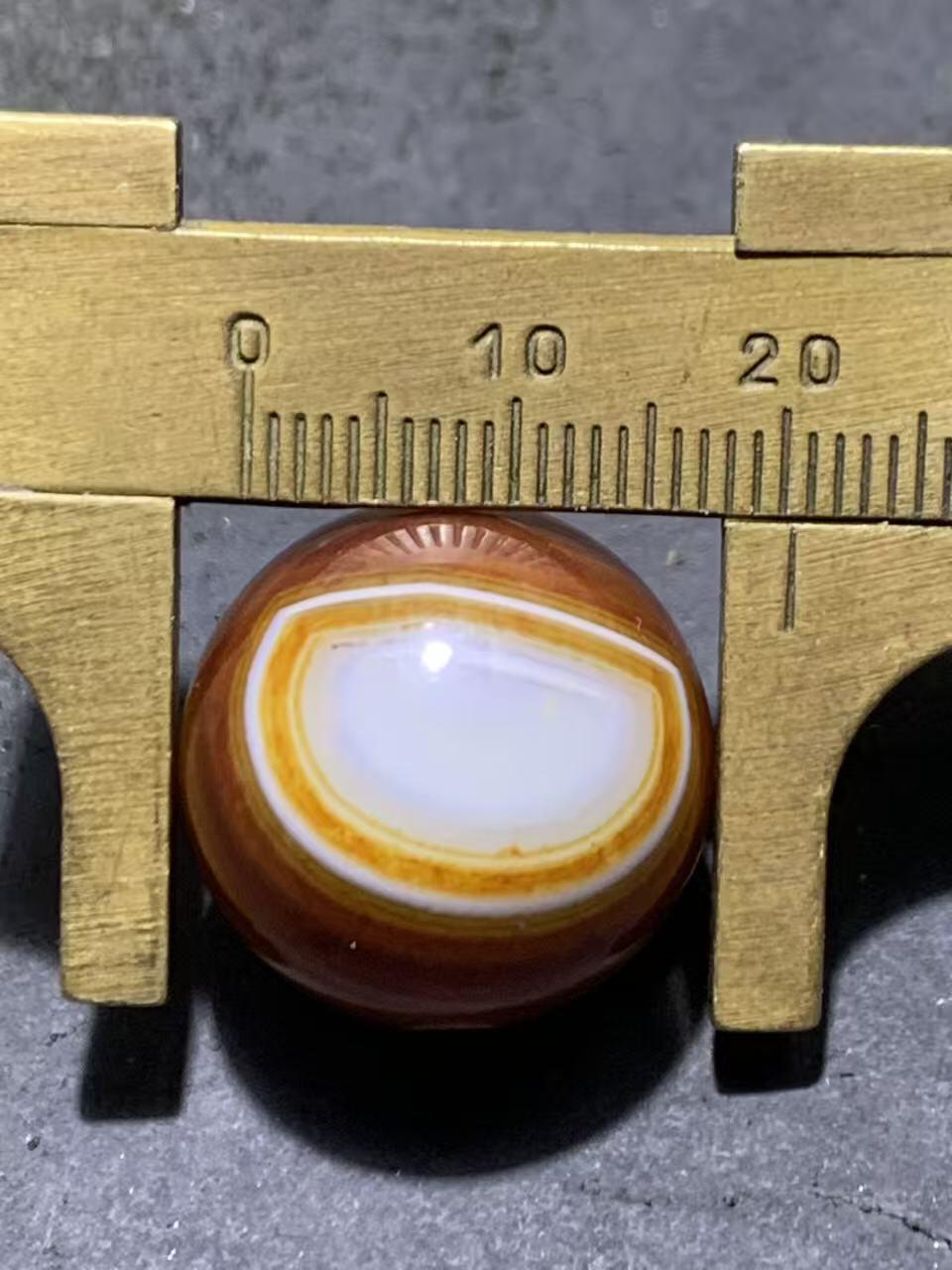 精美双天眼高玉化缠丝玛瑙2.0圆珠一颗，