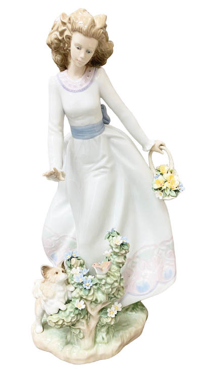 上海拍卖行2025年秋季古董珍玩拍卖会 - 西班牙雅致"遛爱犬"人物瓷塑摆件(H:38cm)