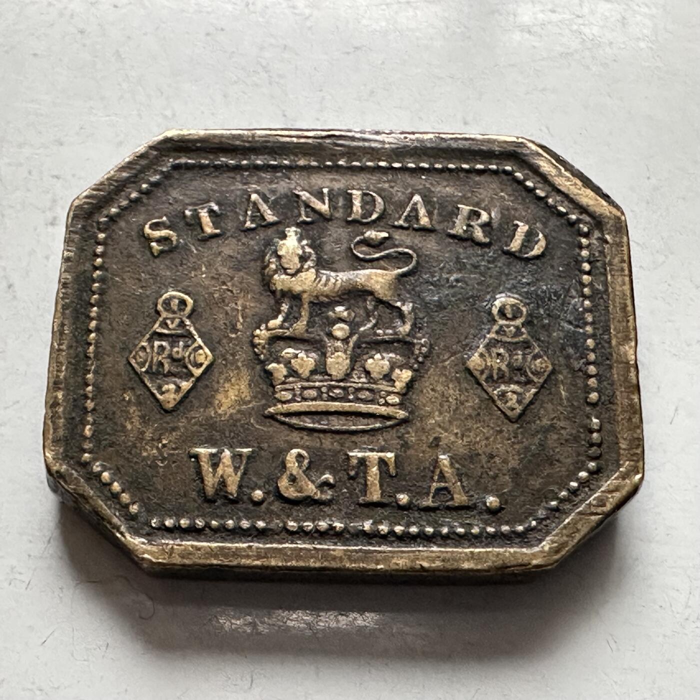 🌹外币初藏🌹🐯2026年第8场  每周二四六晚8️⃣点 接代拍 英国老式校准砝码 5本尼 约7.775克 带皇家标识