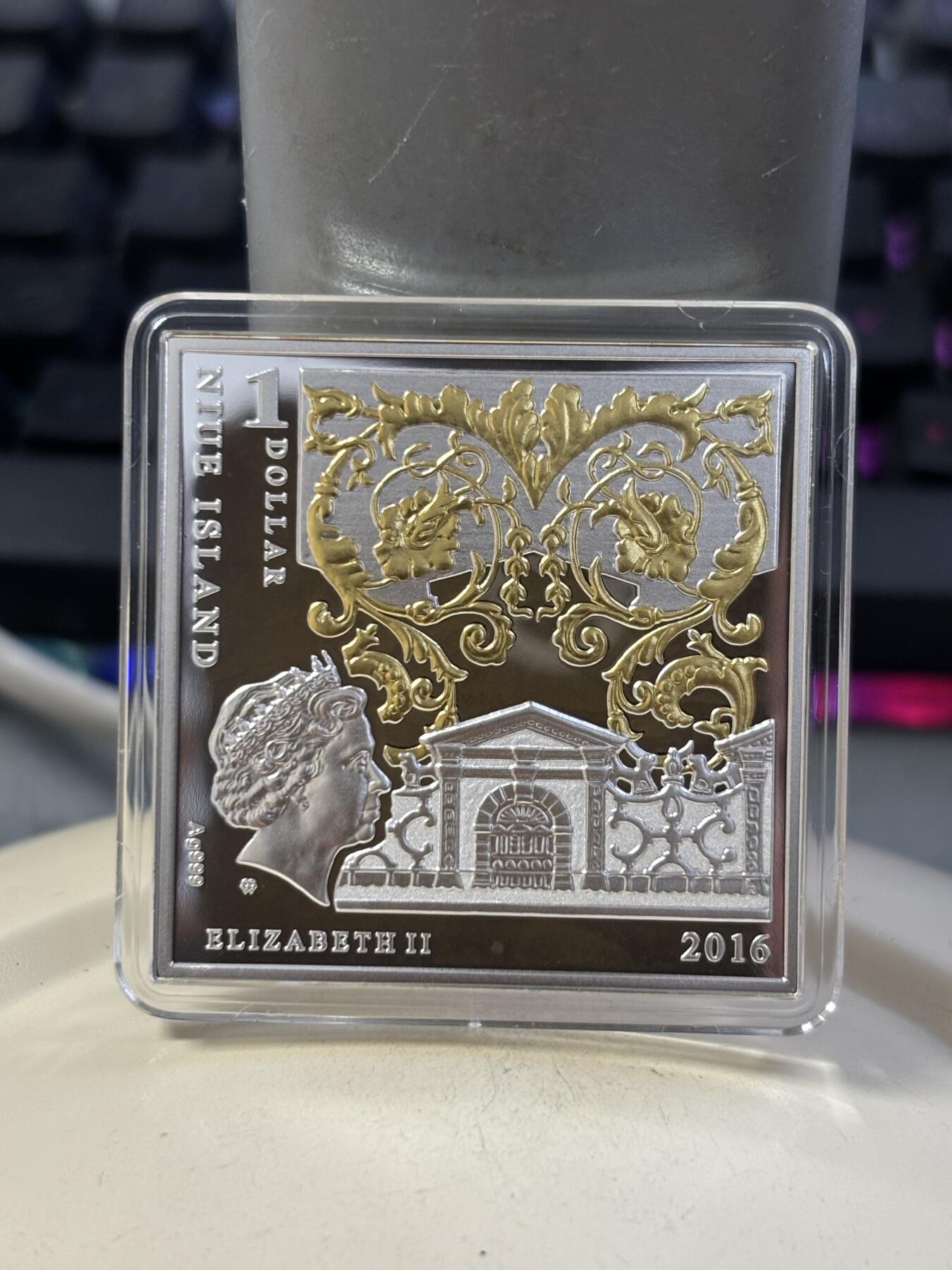 第188期拍卖 纽埃2016年西斯廷圣母像彩色镀金方形纪念银币，999银，28.28克，发行999枚