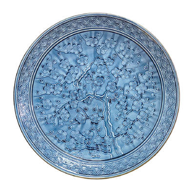 上海拍卖行2025年秋季古董珍玩拍卖会 - 日本肥前款日式风格赏盘(直径:28cm)