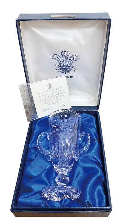 上海拍卖行2025年秋季古董珍玩拍卖会 - 1981年英国Staurt为庆祝查尔斯王子(现任英国国王)婚礼特制水晶纪念杯(H:17.5cm,限量73/1000,附证书,原装盒)