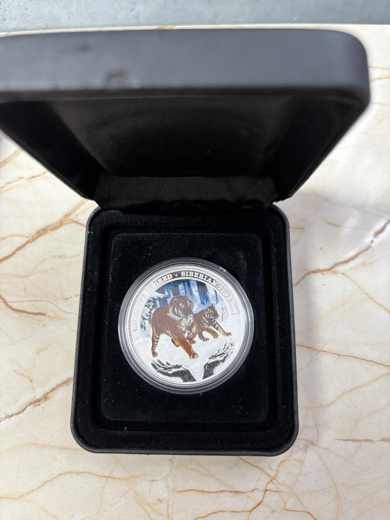 第188期拍卖 图瓦卢2012年亚洲动物西伯利亚虎精制彩色纪念银币，999银，1盎司