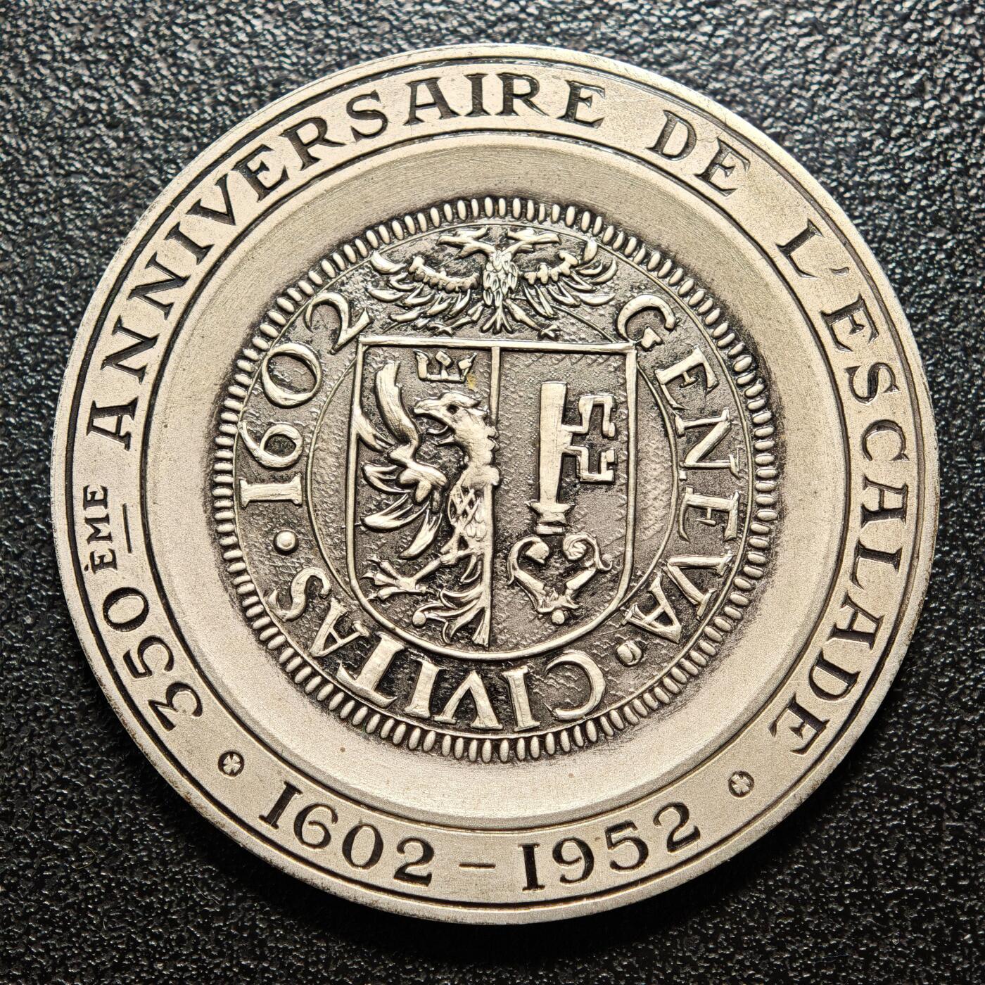 【德藏】世界币章拍卖第162期（拍品征集中~欢迎藏友联系） 1952年 瑞士日内瓦登城节350周年纪念银章 是为纪念1602年日内瓦击退萨伏依公国入侵的登城事件350周年打造的官方纪念章  直径约：41.2mm；重约：32.8g