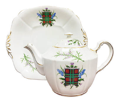 上海拍卖行2025年秋季古董珍玩拍卖会 - 英国Adderley(皇室御用品牌始于1775年)茶壶配托盘(图中麦格雷戈是英足联赛首席主席)