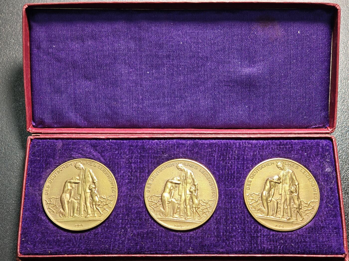 【德藏】世界币章拍卖第162期（拍品征集中~欢迎藏友联系） 3枚一套 带盒 德国紧急时期苦难生活纪念铜章 详细尺寸请看拍品介绍 直径约：31.8mm/枚；重约：10g/枚