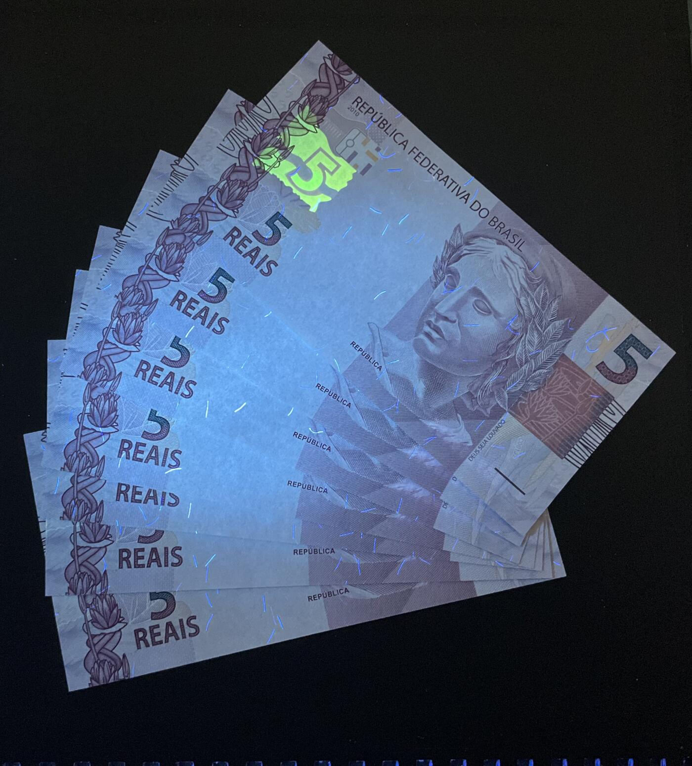 【礼羽收藏】🌏世界钱币拍卖第120期 巴西5雷亚尔2010版首发AA冠首版首签，人物雕像与白鹭 凹版印刷设计精良美观，7张，刀拆绝品(平台售卖价供参考)