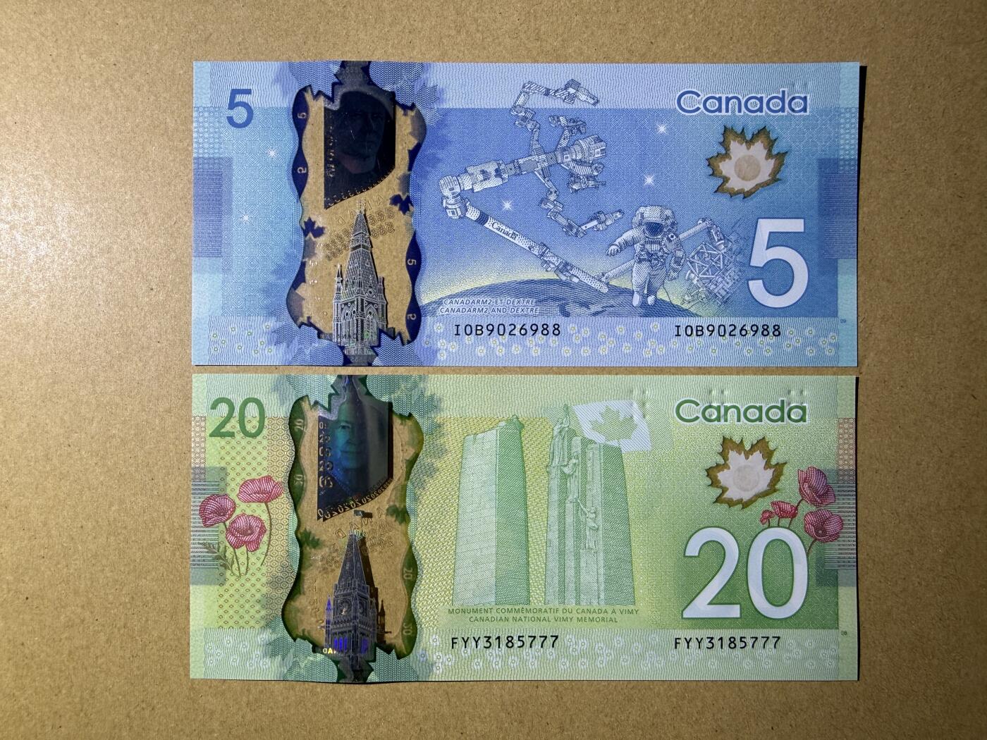 《艾美收藏》第229期-1.18周日外币荟萃 加拿大5、20元2张 UNC 无4 5元双尾88 20元豹子号