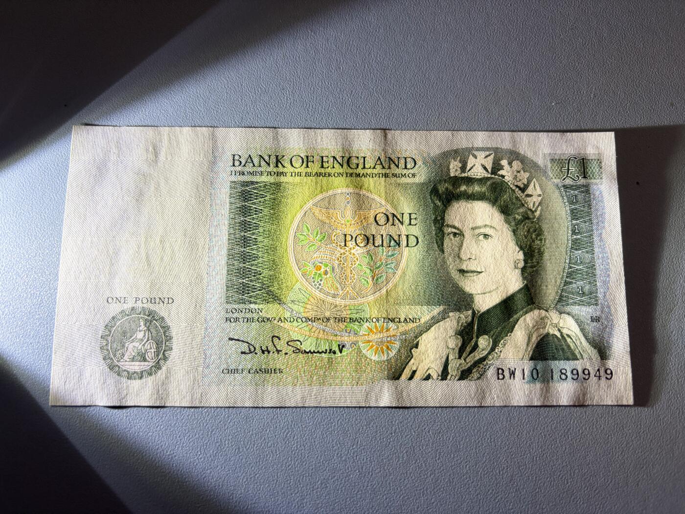 咖啡豆•收藏 2026年Jan_21th世界各国纸币拍卖 英国 1981年 1英镑 全新UNC 外国纸币 女王钞