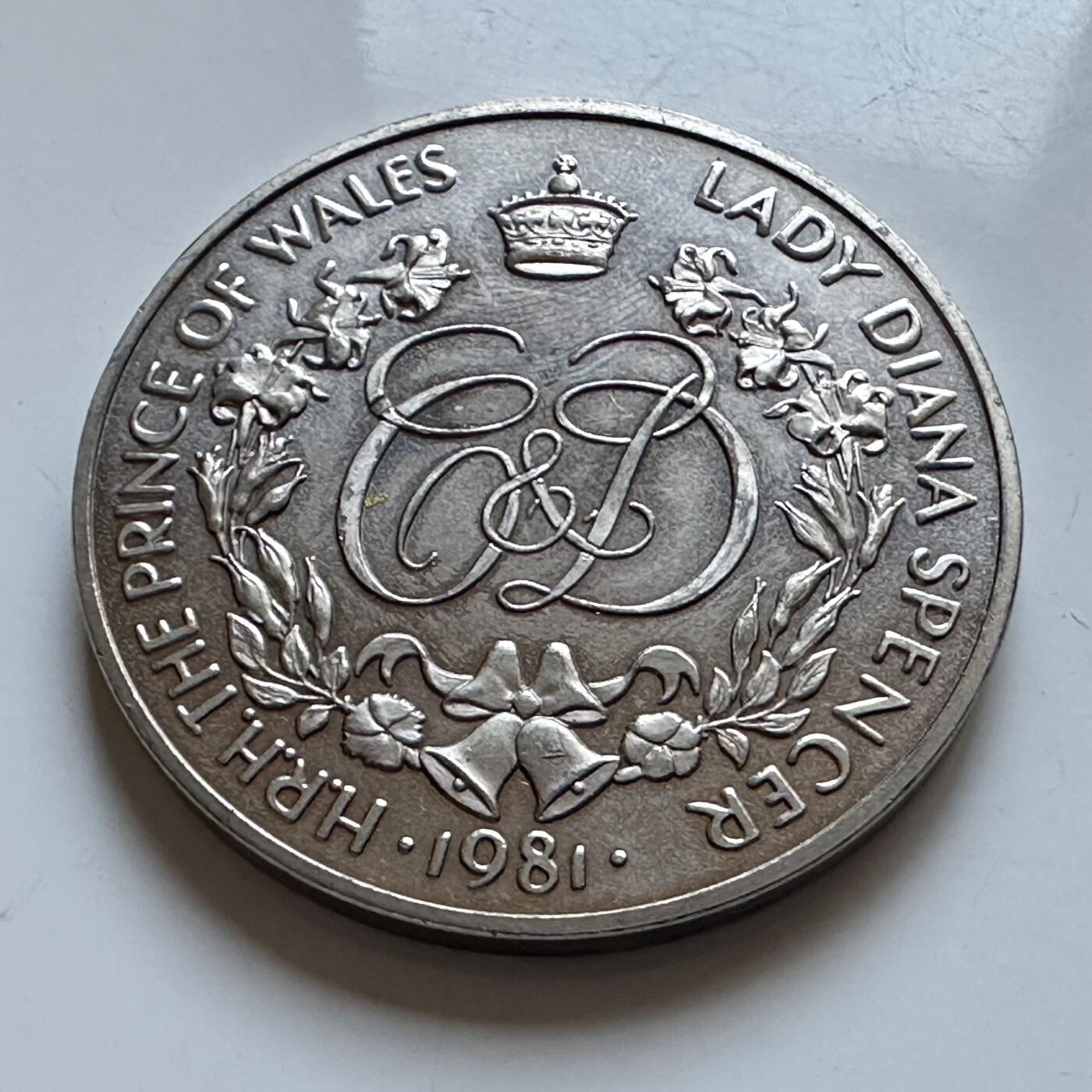 🌹外币初藏🌹🐯2026年第8场  每周二四六晚8️⃣点 接代拍 英国1981年查尔斯和戴安娜大婚纪念章 克朗型