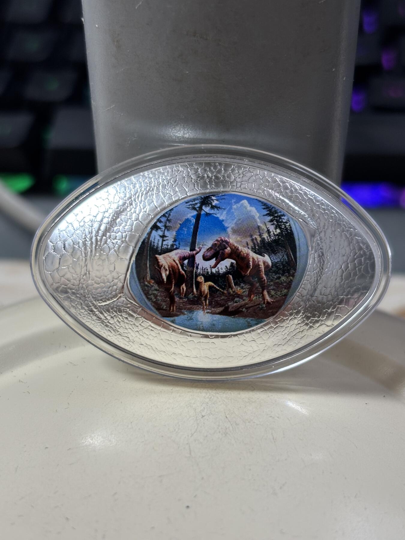 第188期拍卖 加拿大2025年恐龙之眼系列塔纳托龙1盎司椭圆形彩色银币，999银，发行8500枚