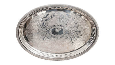 上海拍卖行2025年秋季古董珍玩拍卖会 - 20世纪初英国镀银刻花大果盘(L:48cm)