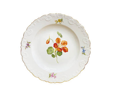 上海拍卖行2025年秋季古董珍玩拍卖会 - 德国梅森手绘德国之花描金点心盘(直径:22cm)