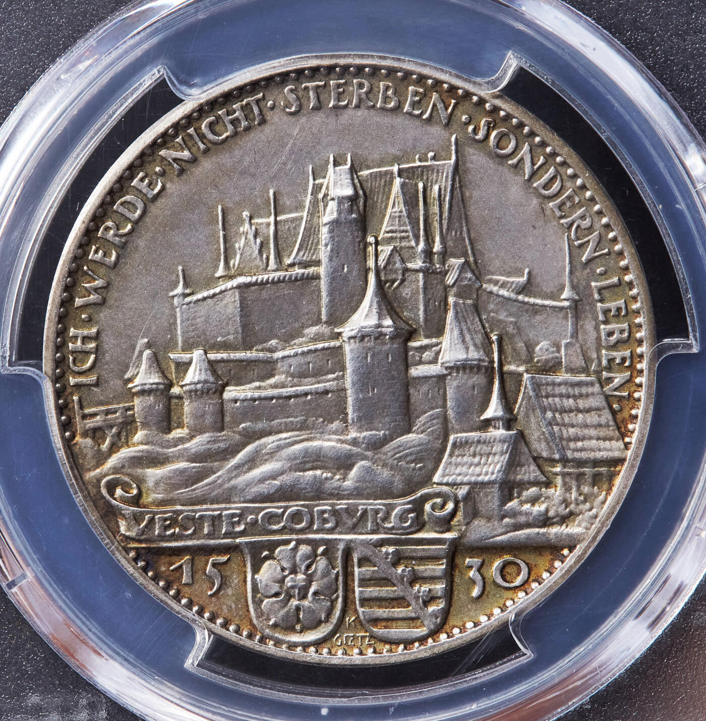 【俄甄集藏】“万象更新、马呈祥瑞”迎新春俄甄精品场-2026年(047)01-21 星期三 晚 19:30 全场包邮 德国魏玛1930年奥格斯堡忏悔400周年纪念银章，PCGS SP63，卡尔·哥茨名作，五彩包浆，设计精美