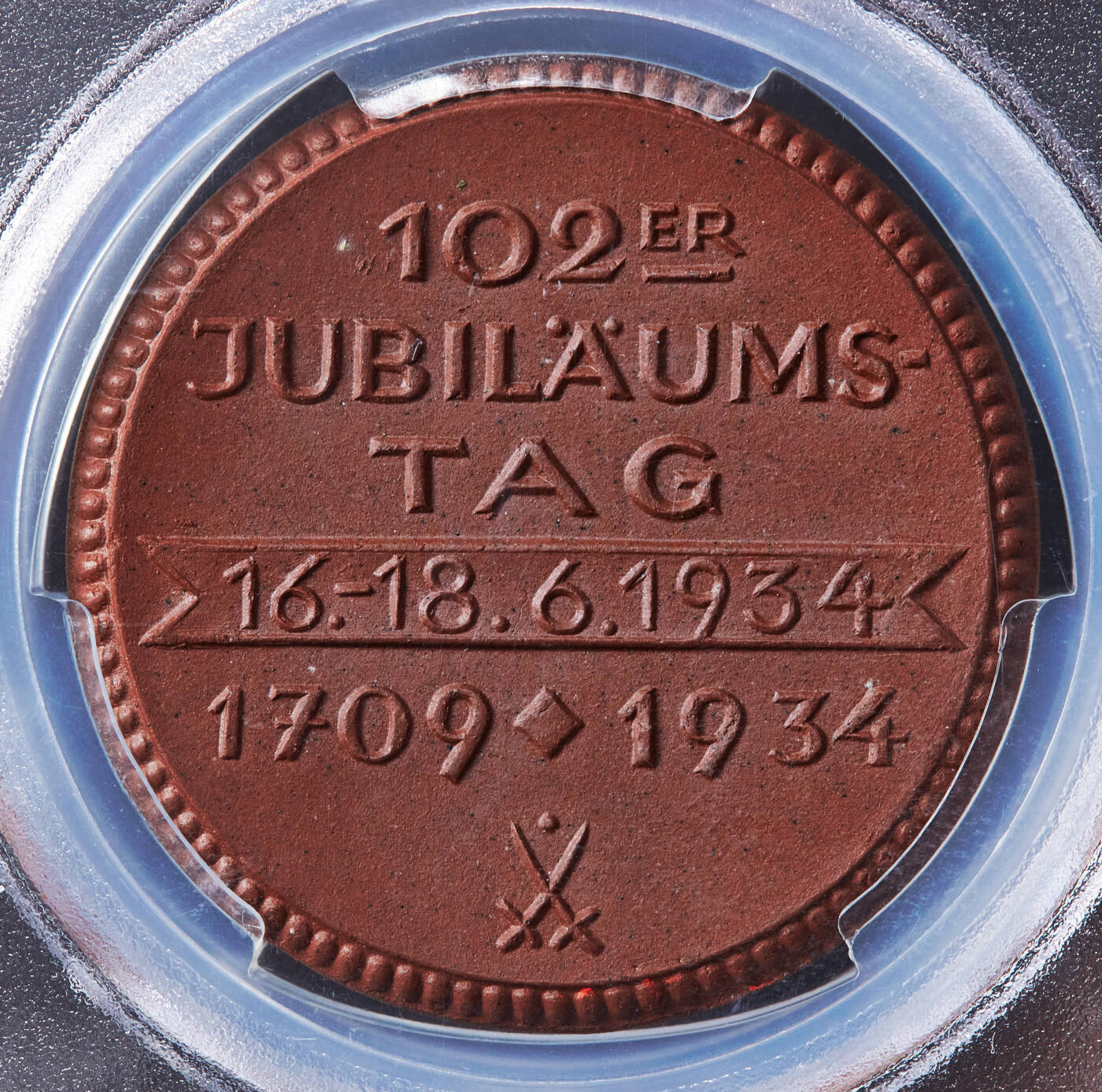 【俄甄集藏】“万象更新、马呈祥瑞”迎新春俄甄精品场-2026年(047)01-21 星期三 晚 19:30 全场包邮 德国第三帝国1934年纪念萨克森第102步兵团成立225周年陶瓷奖章，PCGS MS66，冠军分数，稀少品种，原图联系客服或者查询相关官网查看