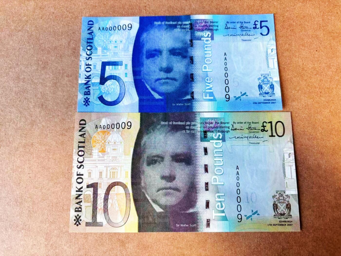 【Blue Auction】世界纸币精拍第776期——18级TOP拍卖/信誉/品质/专业/高效💫 【一组5张AA冠000009个位号全同套极罕见 含IBNS获奖钞 20镑有行长及司库长Stevenson & Matthew亲笔签名非常罕见 收藏级】苏格兰 2007年5-100镑 设计精美 全新UNC 油墨凹凸感非常好 单张9号的获奖钞价值就非凡（100镑水印处非受潮原因的荧光极轻微一小点反应 之前遇到过多张类似的苏格兰纸币都给了66分影响不大）