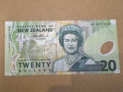 【礼羽收藏】🌏世界钱币拍卖第120期 - 新西兰 老版20元 塑料钞 女王头像 非全新 无4 品相如图