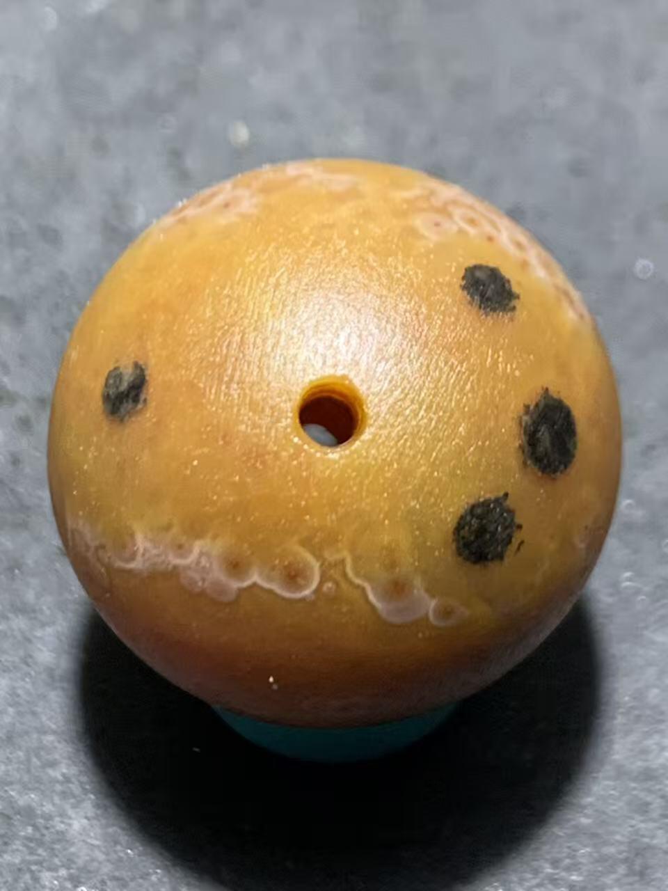 精美罕见亚光原皮天眼纹冻料战国红玛瑙圆珠一个，