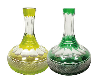 上海拍卖行2025年秋季古董珍玩拍卖会 - 日本制"柠檬黄"及"薄荷绿"套色车料水晶桌面花插