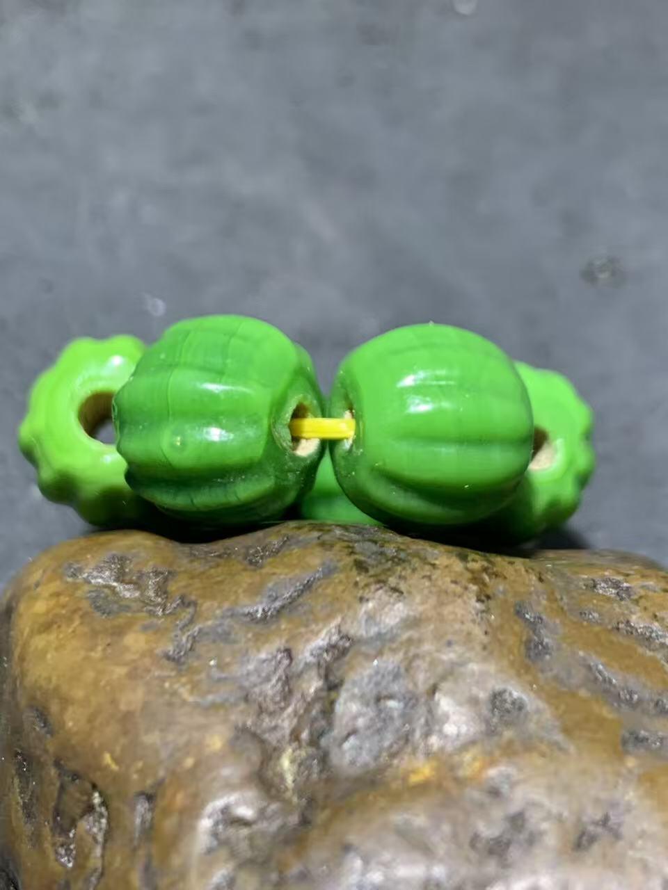 建国前后库存上等松石绿色琉璃瓜珠一组