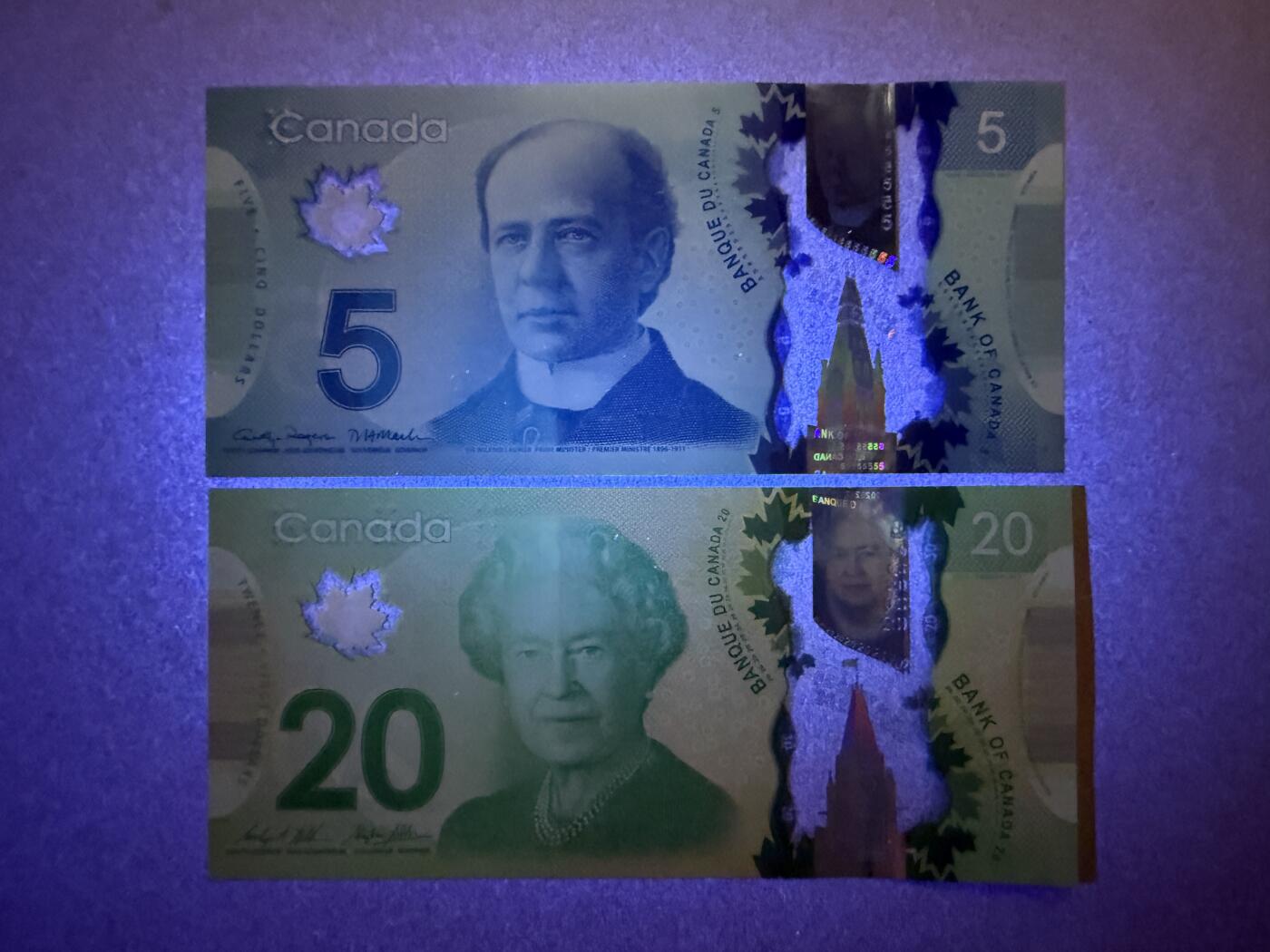 《艾美收藏》第229期-1.18周日外币荟萃 加拿大5、20元2张 UNC 无4 5元双尾88 20元豹子号