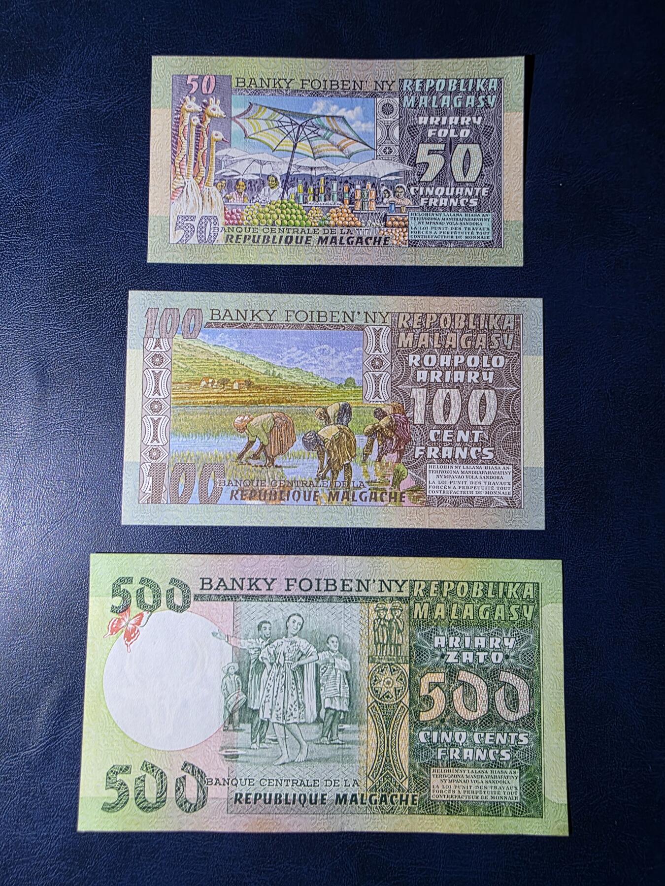 叁拾收藏第34期 马达加斯加70年代3张  UNC（500有压痕）