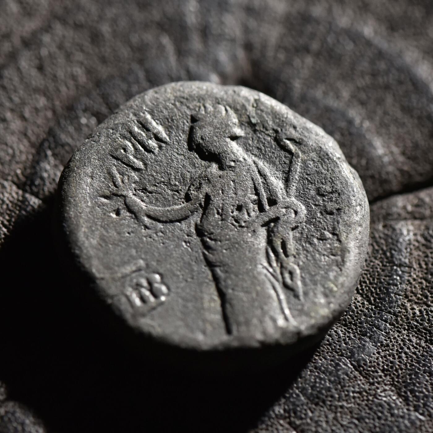 【良泉】【春节前最后一场】2月5日晚19.30点开拍！208组，本场结束后预存钱币的朋友请告知，将连同本场拍品一起邮寄，预祝诸位春节愉快！  【藏家出品A】13.03克，古罗马帝国，埃及行省，公元70年【少见】弗拉维王朝第一位皇帝韦斯巴芗，背希腊和平女神厄瑞涅 四德拉克马银币，亚历山大港造币厂打制