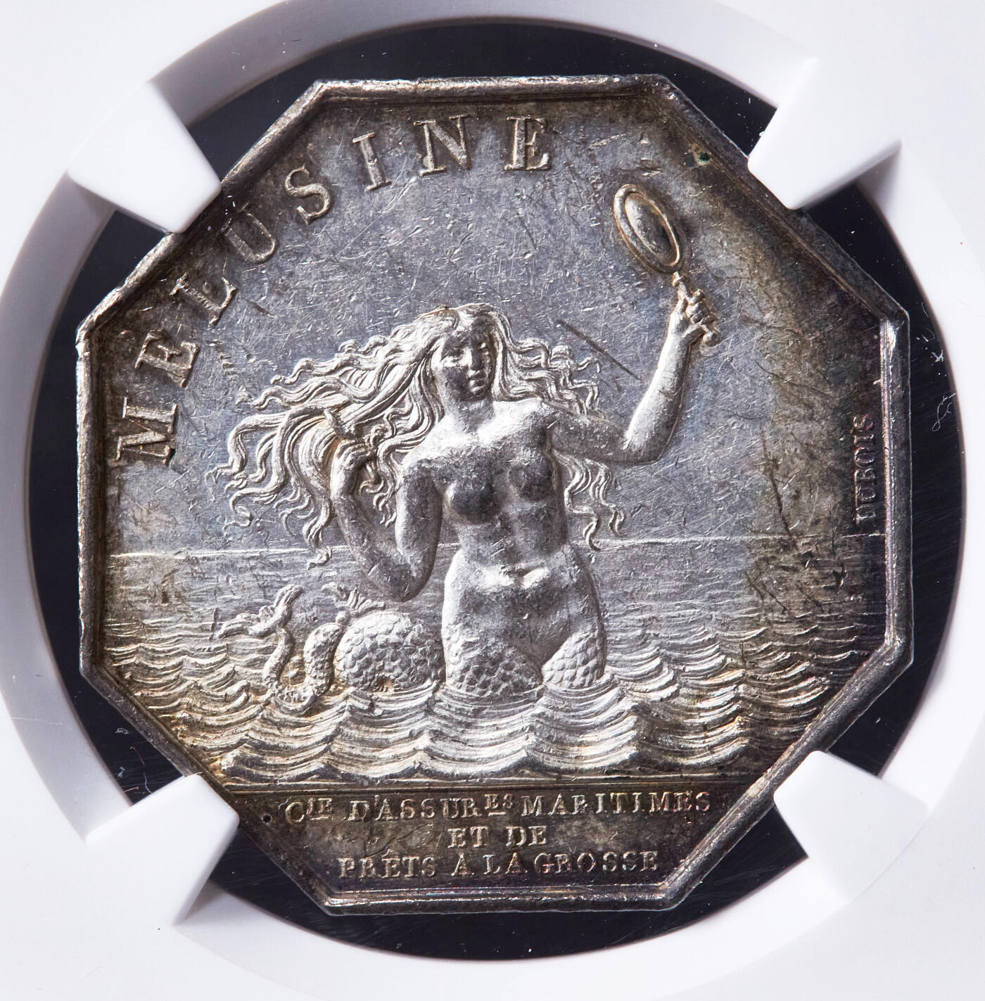 【俄甄集藏】“万象更新、马呈祥瑞”迎新春俄甄精品场-2026年(047)01-21 星期三 晚 19:30 全场包邮 法国1836年海妖梳妆银质八角代用币章（美人鱼打网球），NGC MS61，名誉品，八角目录封面，油灯边铭，黄油彩老包浆