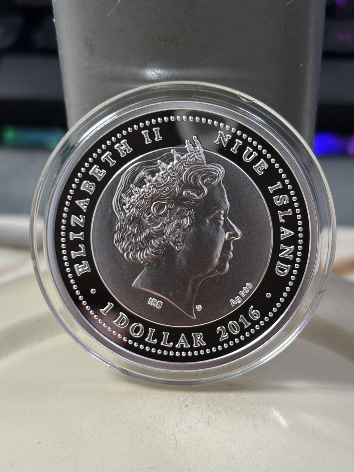 第188期拍卖 纽埃2016年拯救地球SOS系列2金蟾彩色精制银币，17.5克，发行999枚