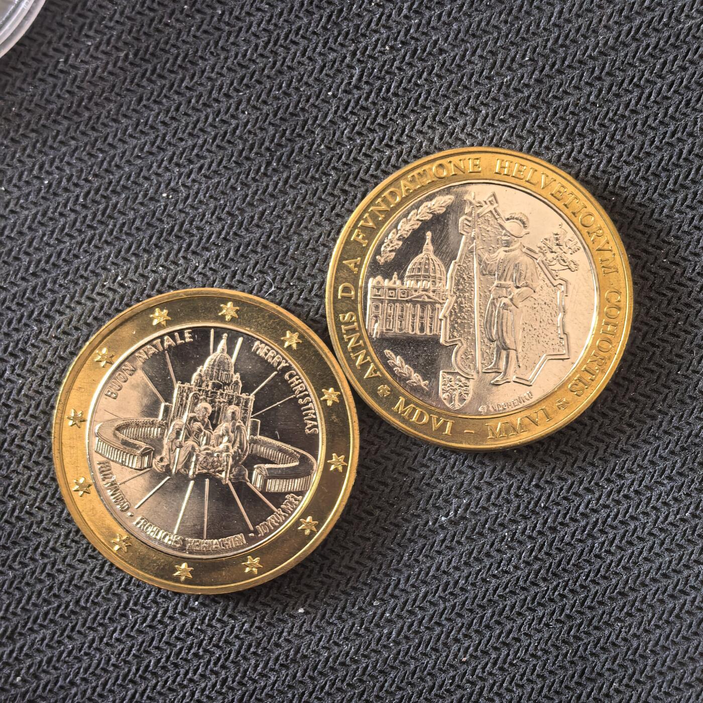 道一币馆币章第一百六十三场 梵蒂冈双色镶嵌纪念章两枚-2