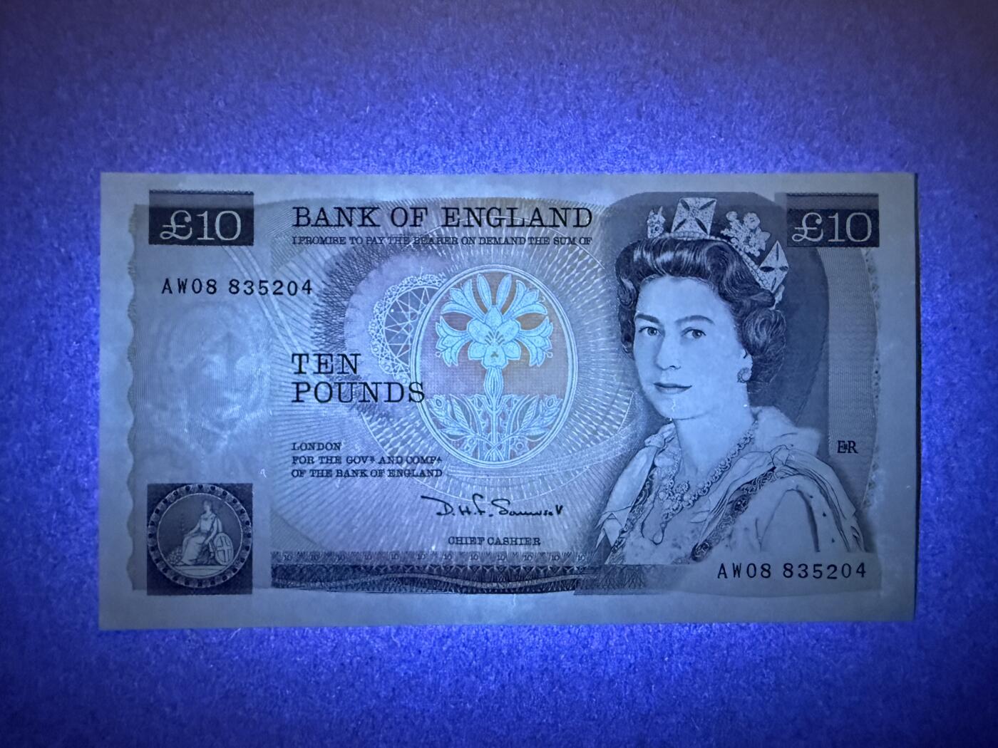 《艾美收藏》第229期-1.18周日外币荟萃 英格兰10镑 UNC D序列 女王