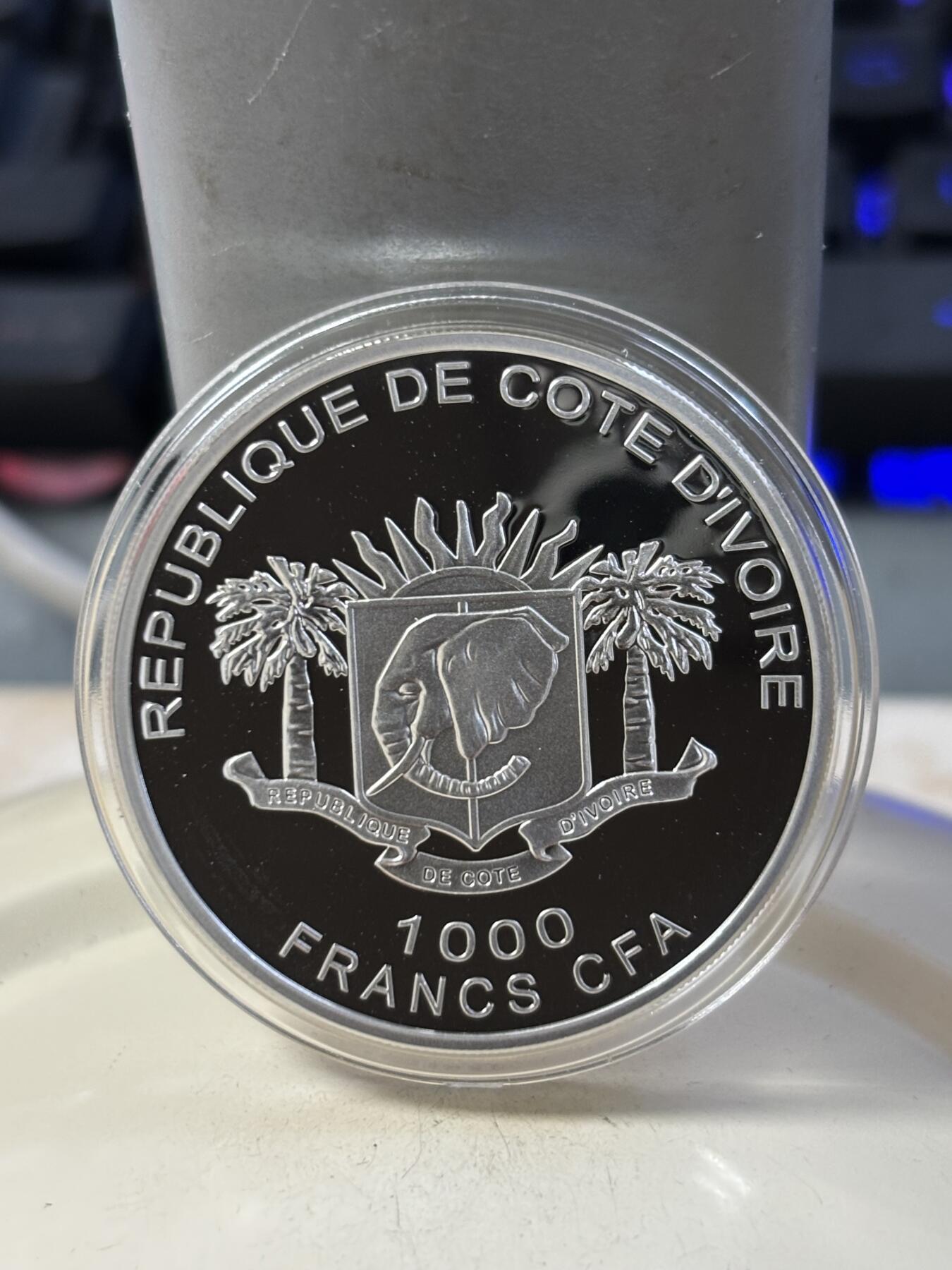 第188期拍卖 获奖币科特迪瓦2010年猛犸象镶嵌精制纪念银币，25克，925银，发行量2500枚，世界25种最美钱币之一